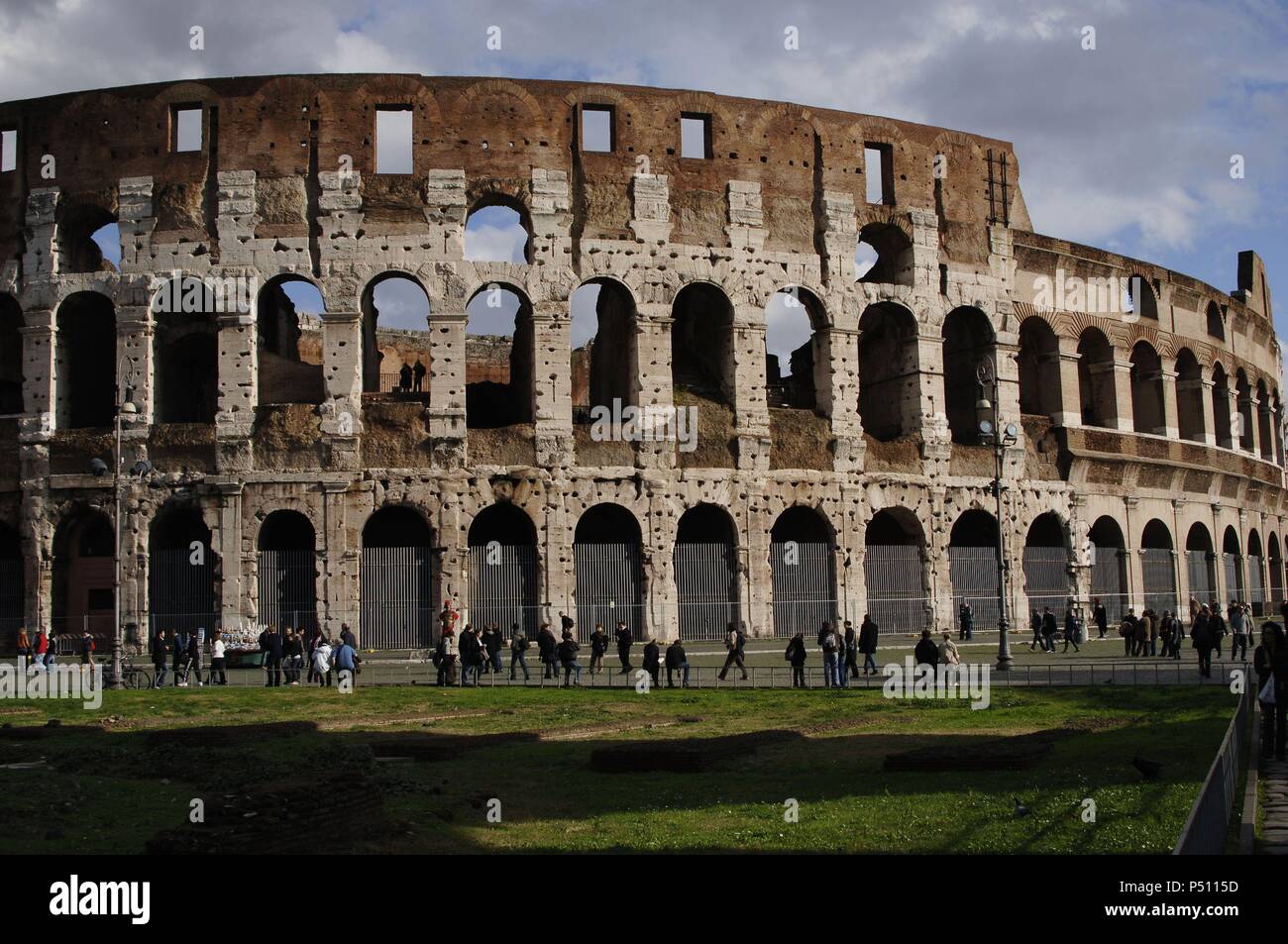 Anfiteatro Flavio o Coliseo. Periodo romano. Construido en 70-80 EC, Flaviano dinastía. Detalle. Exterior. Foto de stock