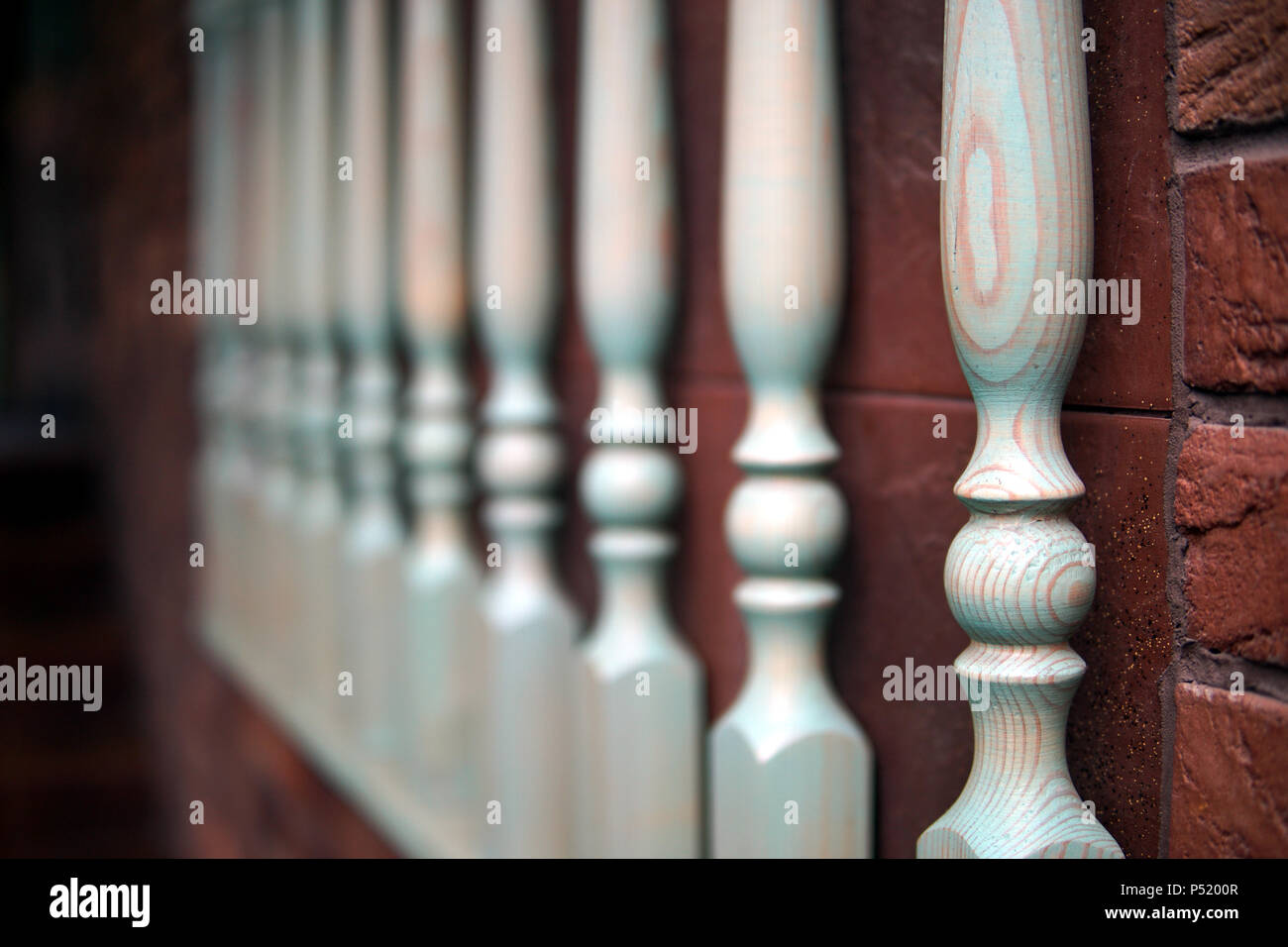 Balaustres de madera, barandillas clásicas foto de cerca con enfoque suave  selectivo Fotografía de stock - Alamy