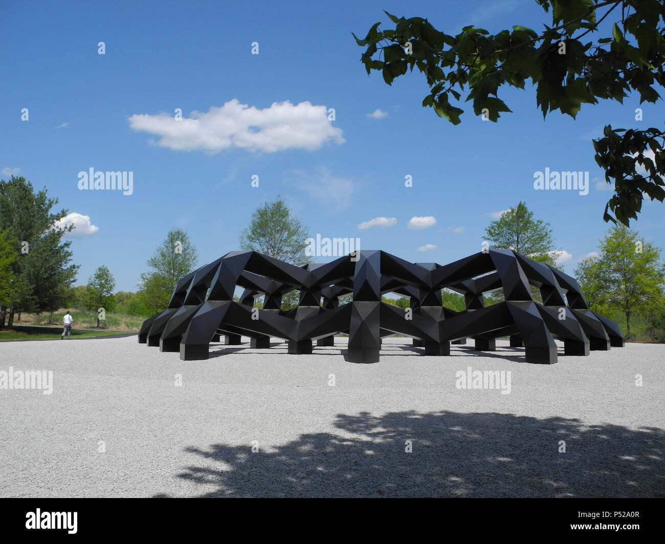 Potomac, EE.UU.. 08 Mayo, 2018. La escultura "mug" por el artista Tony Smith en el exterior del Museo Glenstone. Crédito: Johannes Schmitt-Tegge/dpa/Alamy Live News Foto de stock