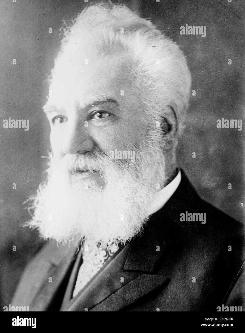 Inventor Alexander Graham Bell ca 1900 disparo a la cabeza, cerrar Foto de stock
