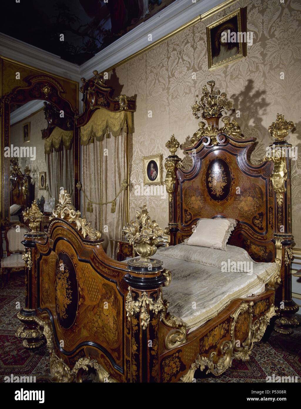 España. Palacio Real de Aranjuez. El dormitorio de la Reina Isabel II de España. Foto de stock