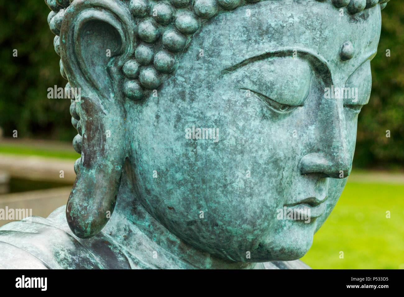 Estatua de Buda en un parque muy bonito Foto de stock