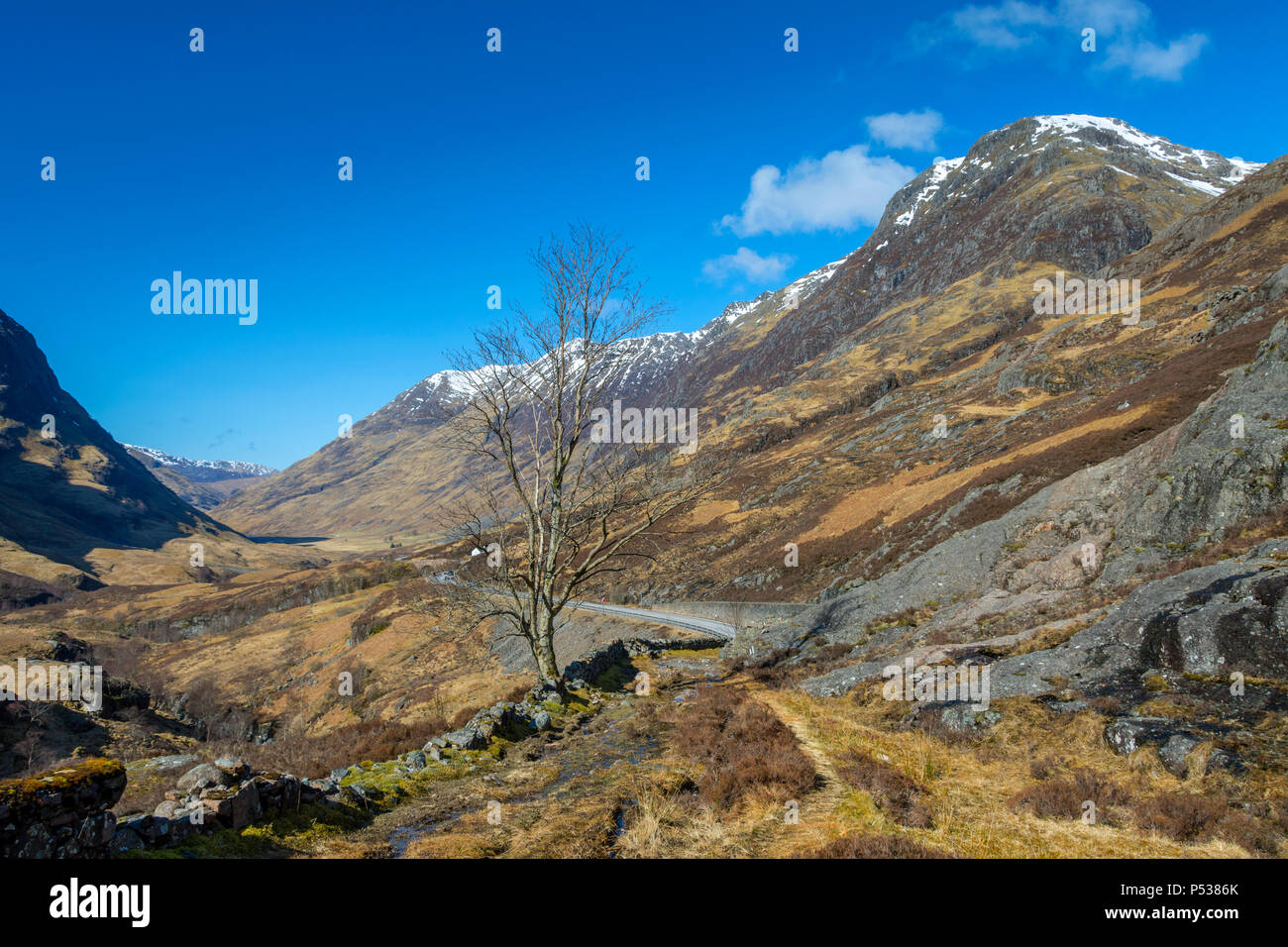 El Aonach Eagach Ridge, desde la antigua carretera militar, Glencoe, Altiplano, Scotland, Reino Unido Foto de stock