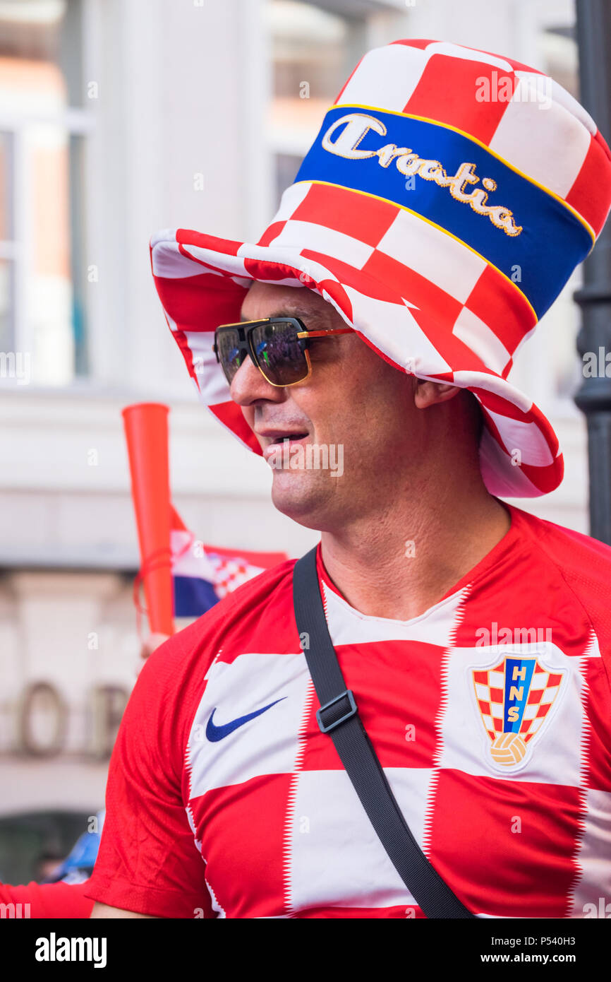 Mojado calor Legítimo Camiseta de fútbol croata fotografías e imágenes de alta resolución - Alamy