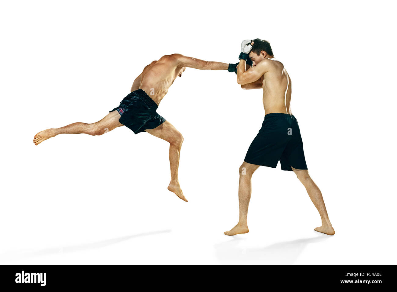 Dos de boxeo boxeador profesional aislado sobre fondo blanco studio Foto de stock