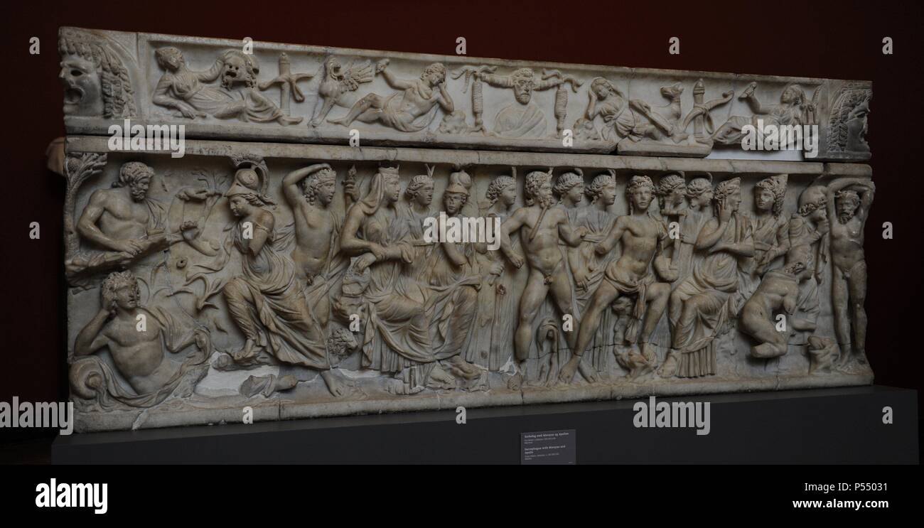 Art. Sarcófago romano con Marsyas y Apolo. Mármol. Desde Sidón, Líbano. C. 200-210 A.C. Carlsberg Glyptotek Museum. Copenhague. Dinamarca. Foto de stock