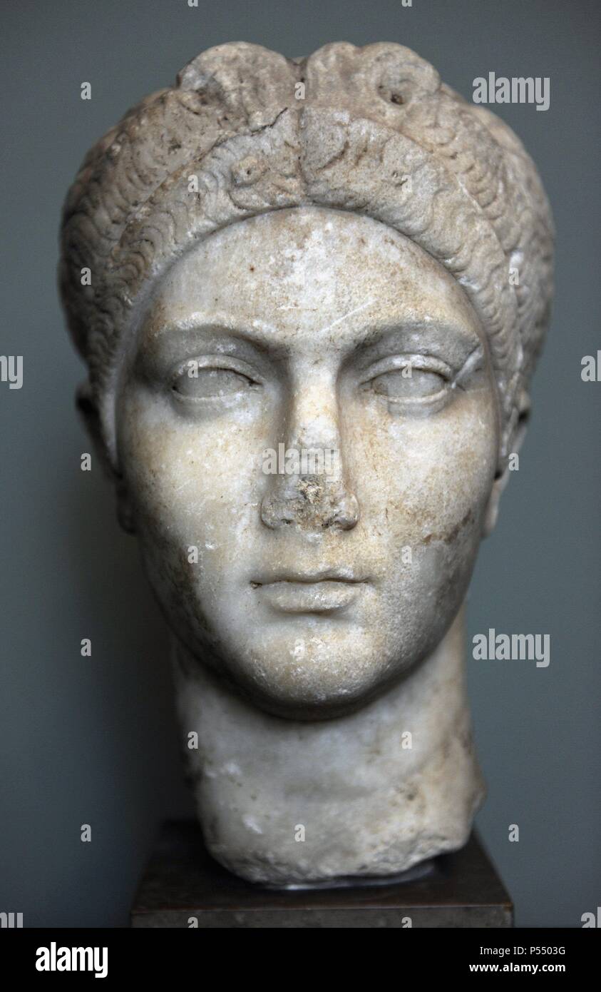 Vibia Sabina (83-136/137). Emperatriz romana, esposa de Adriano. Busto. Mármol. C. 128 A.D. Carlsberg Glyptotek Museum. Copenhague. Dinamarca. Foto de stock