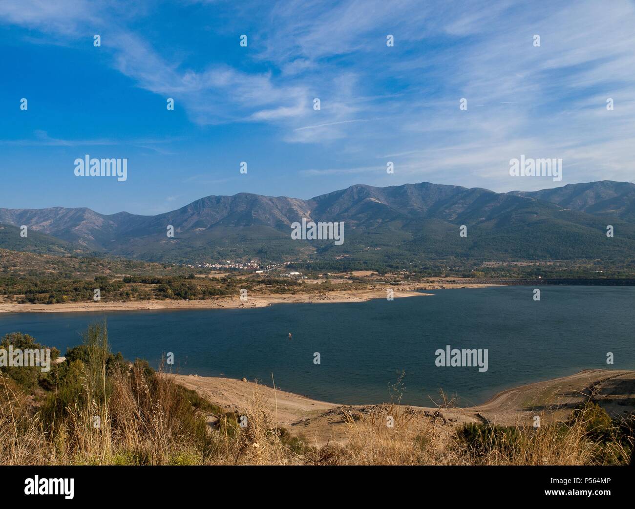 EMBALSE DE Baños de Montemayor. Provincia de Cáceres. Extremadura. España  Fotografía de stock - Alamy