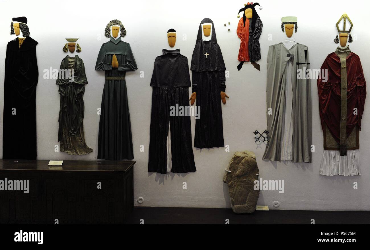 Ropa medieval. Museo de Historia y navegación. Riga. Letonia Fotografía de  stock - Alamy