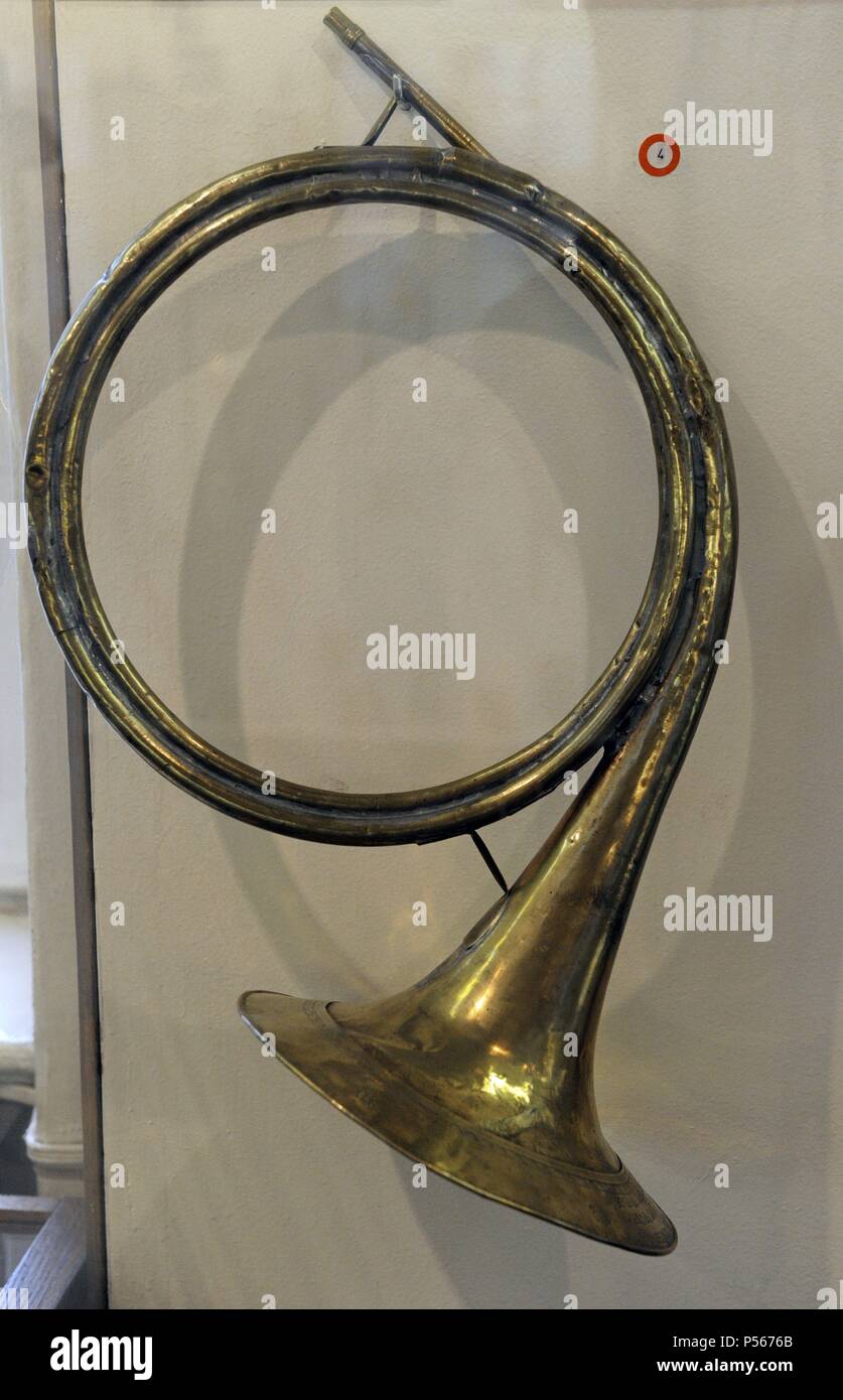 La bocina. Instrumento de metal. Alemania, 1747. Museo de Historia y  navegación. Riga. Letonia Fotografía de stock - Alamy
