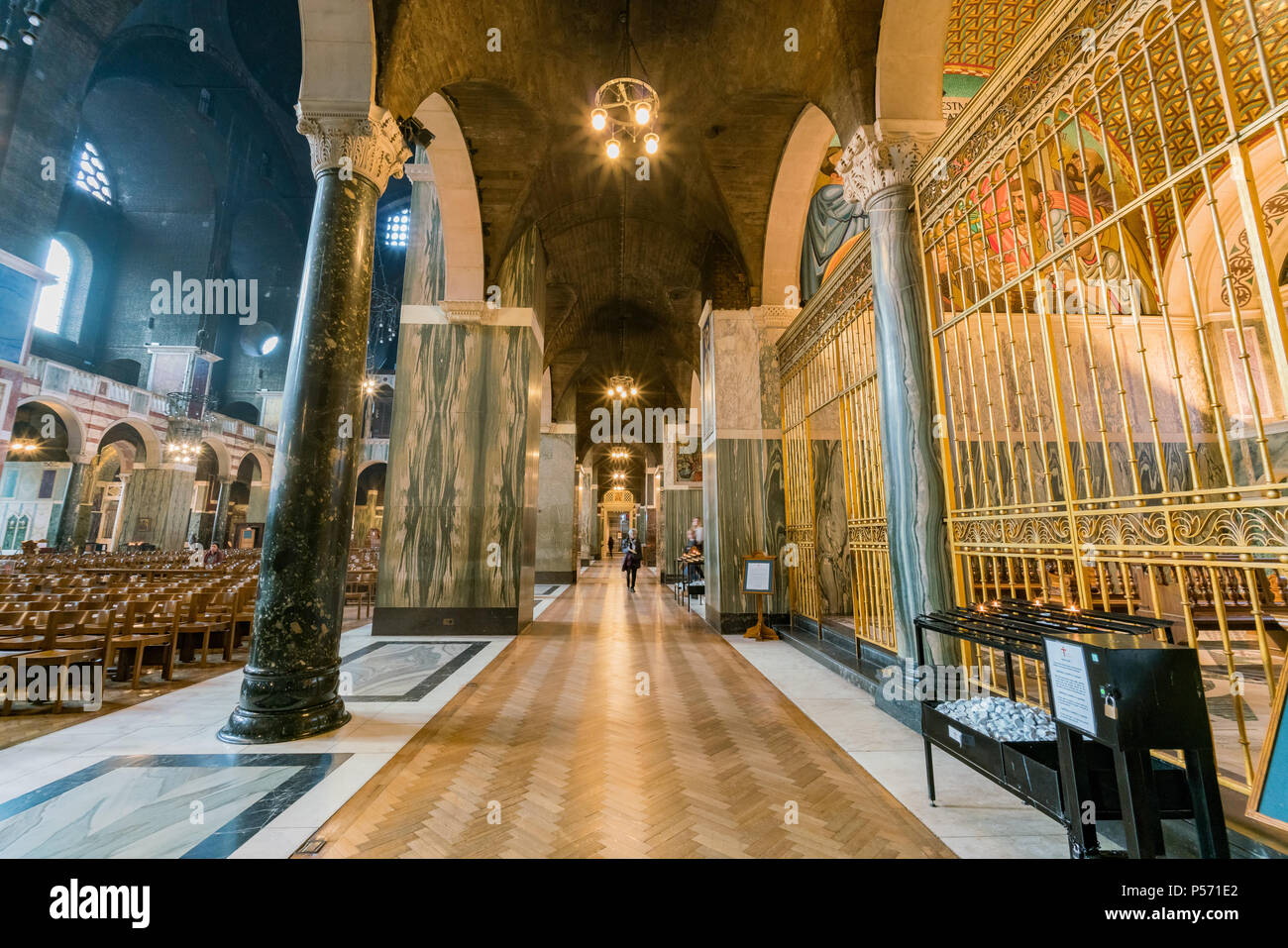 Londres, 14 de abril: vista interior de la catedral de Westminster en Apr 14, 2018 en Londres, Reino Unido Foto de stock