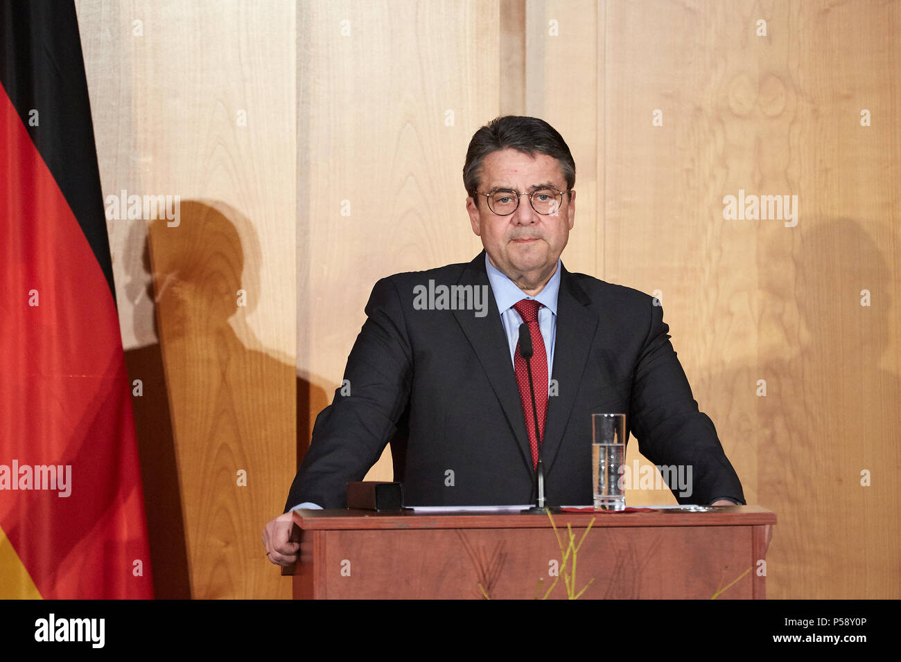 Berlín, Alemania - El canciller saliente Sigmar Gabriel tiene su discurso de despedida en el cambio ministerial en el Salón Mundial de la Cancillería. Foto de stock