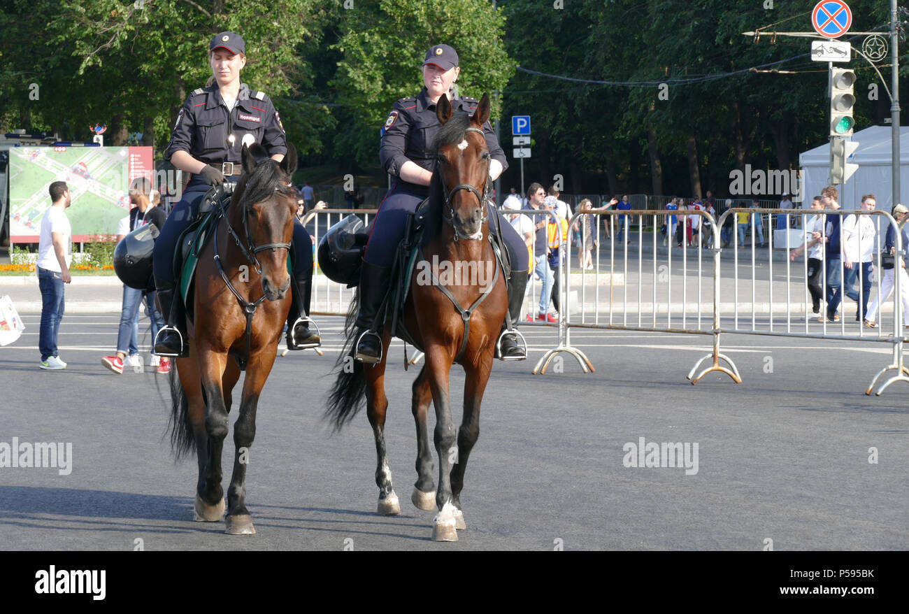 La policía montada en Moscú Foto de stock