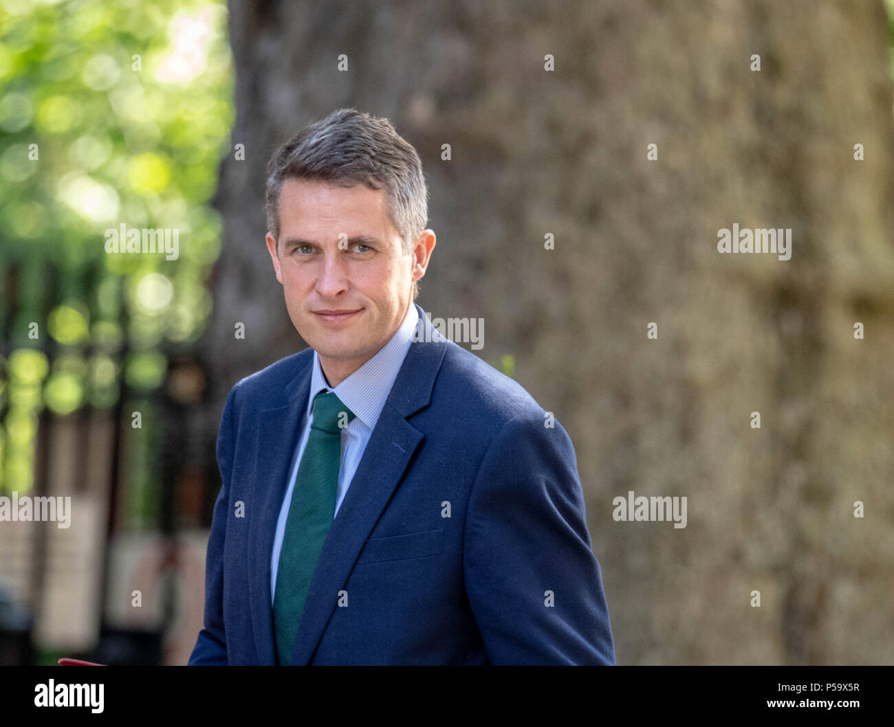 Londres, 26 de junio de 2018, ,Gavin Williamson, el Secretario de Defensa, llega a una reunión del gabinete en el número 10 de Downing Street, Londres Ian Davidson Crédito/Alamy Live News Foto de stock