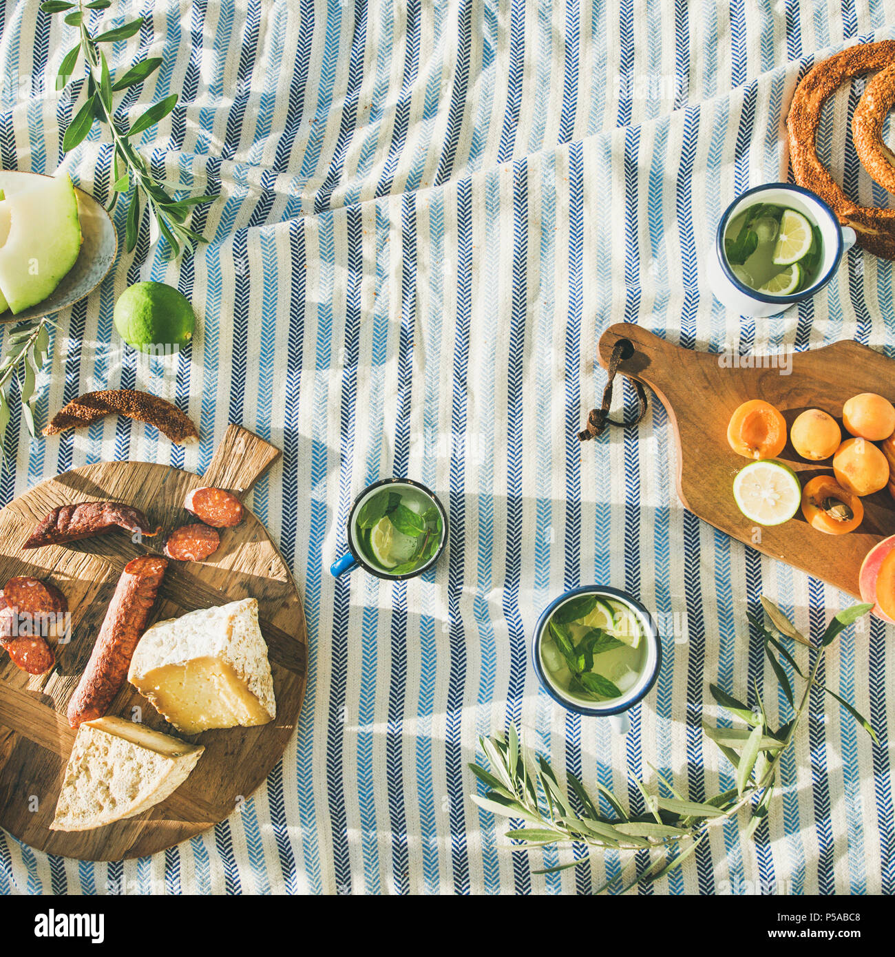 Picnic de verano establecido Foto de stock