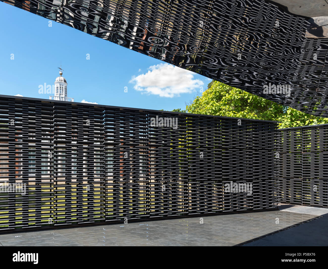 Galerías Serpentine Pavilion 2018 por el arquitecto mexicano Frida Escobedo Foto de stock