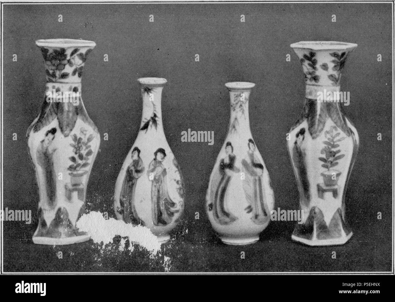 Jarrones de porcelana Imágenes de stock en blanco y negro - Alamy