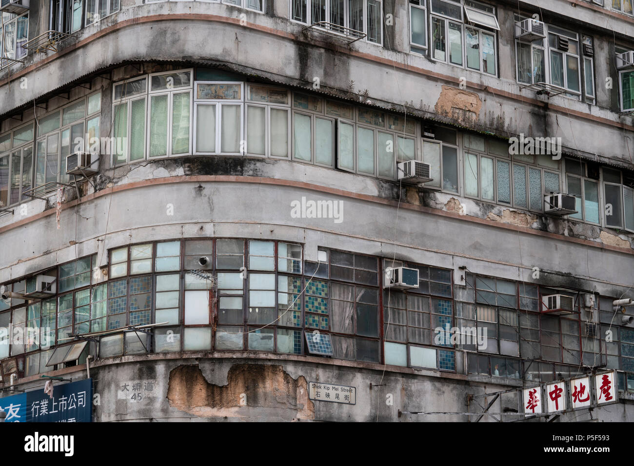 Un viejo edificio en Sham Shui Po Kowloon. Foto de stock