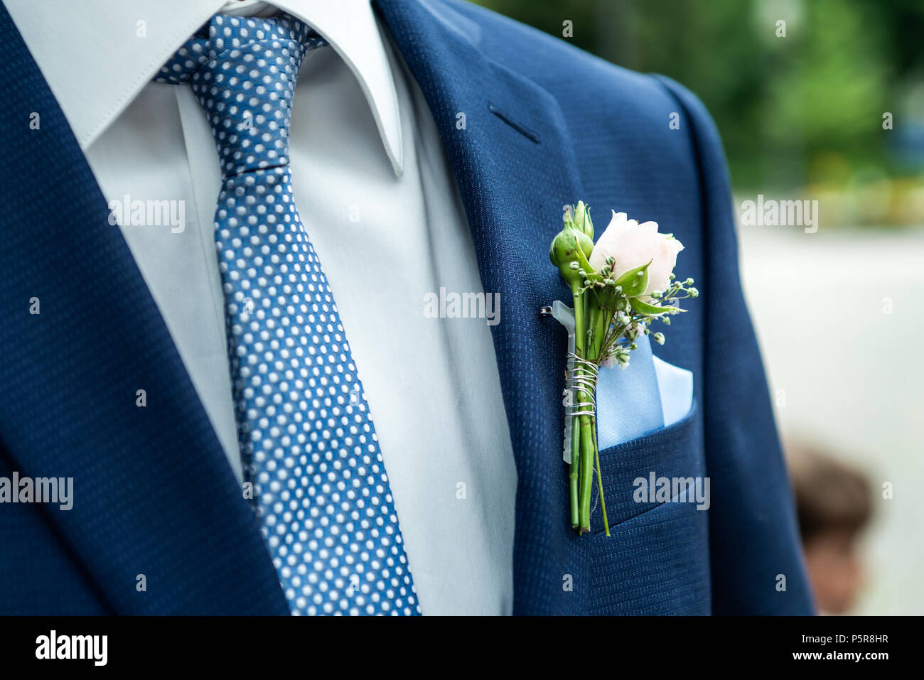 Rosa Rosa Arreglo Floral Para La Solapa Del Novio Boda Flor Untar Con La Corbata Y La Camisa Fotografia De Stock Alamy