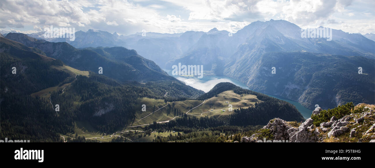 Mit Bergpanorama Königssee, Berchtesgadener Land mit Ausblick vom Jenner auf den Watzmann und Königsee Foto de stock