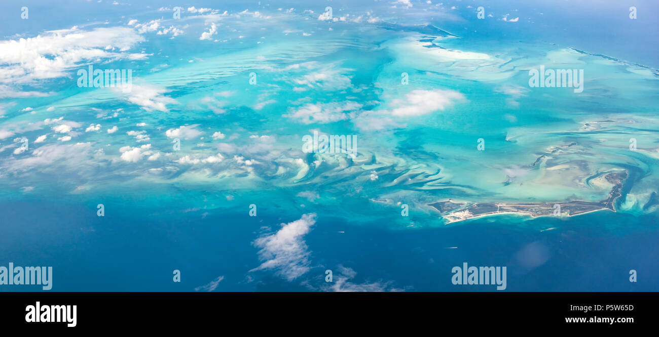 Hermosa vista panorámica de las islas Bahamas desde arriba. Foto de stock