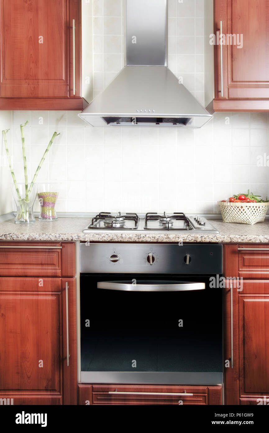 Primer plano de la estufa y horno en la cocina doméstica Fotografía de  stock - Alamy
