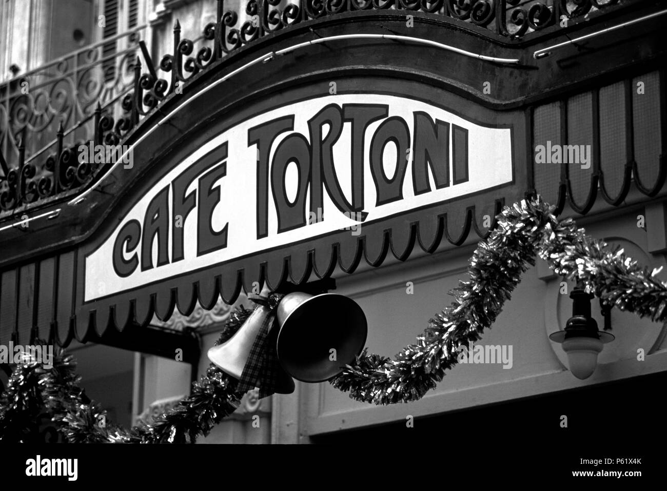 CAFE TORTONI es un famoso MICROCENTRO café frecuentado por la alta sociedad PORTENOS - BUENOS AIRES, ARGENTINA Foto de stock