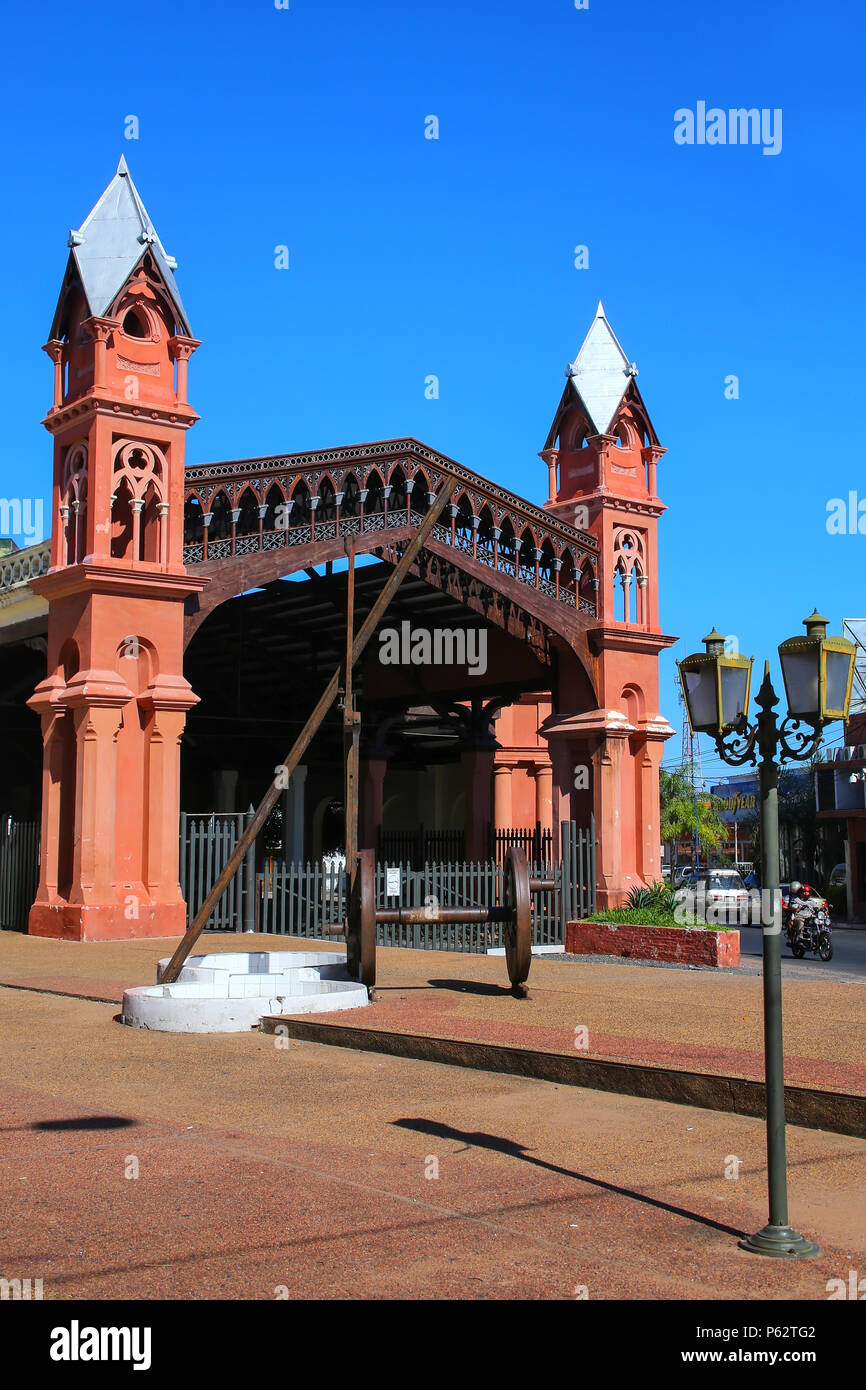Antigua estación de tren en Asunción, Paraguay. Asunción es la capital y la ciudad más grande de Paraguay Foto de stock