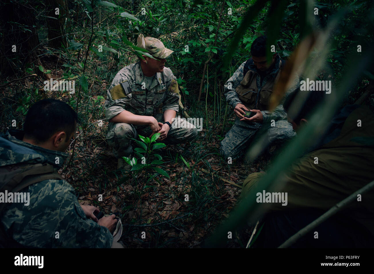 Entrenamiento de supervivencia de combate fotografías e imágenes de alta  resolución - Alamy