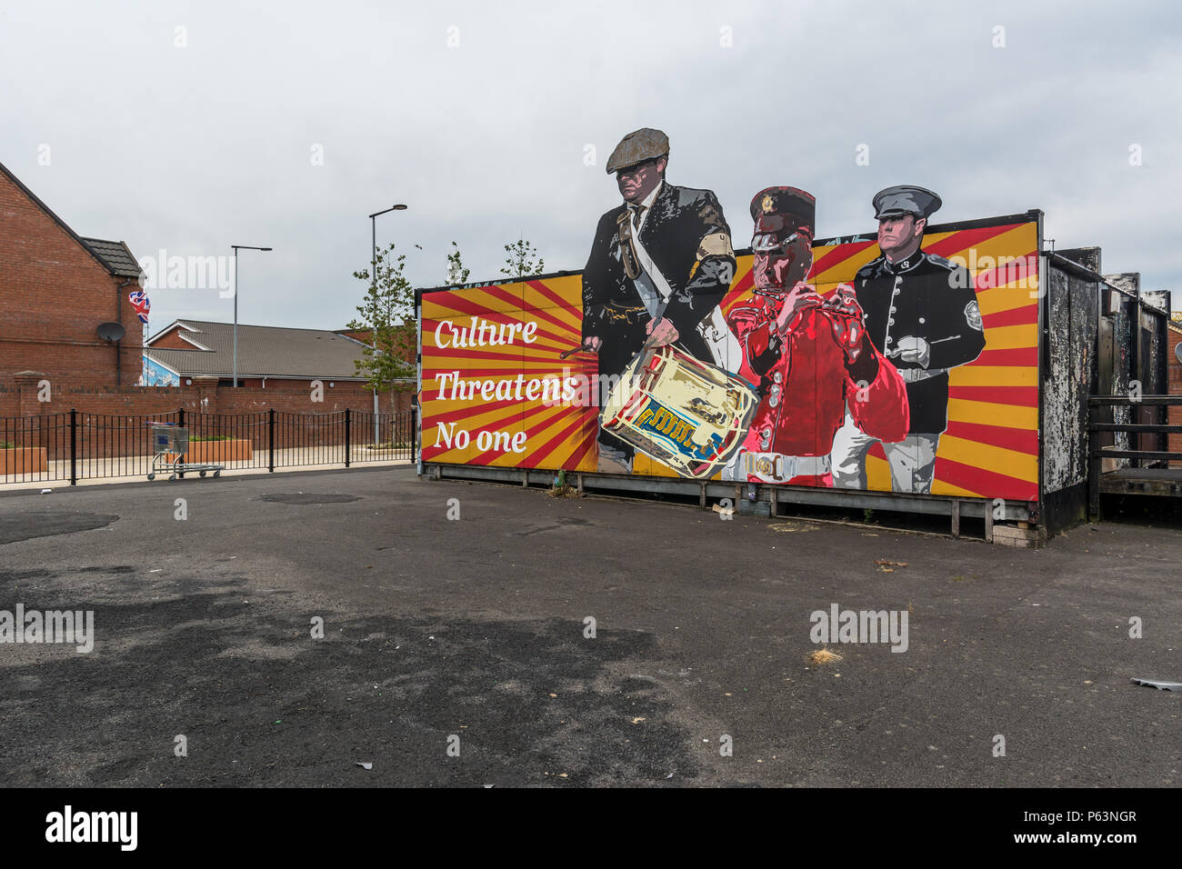 Cultura amenaza a nadie mural en Belfast oriental Foto de stock