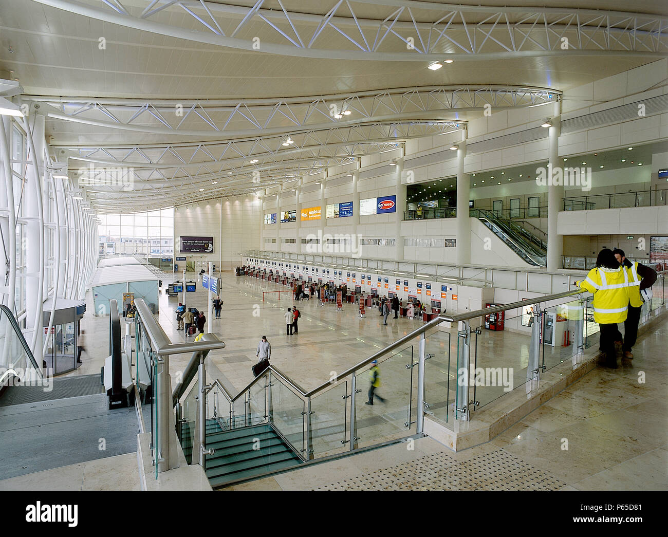 El Concourse del Aeropuerto John Lennon de Liverpool en el edificio de la Terminal. Liverpool, Reino Unido. Foto de stock
