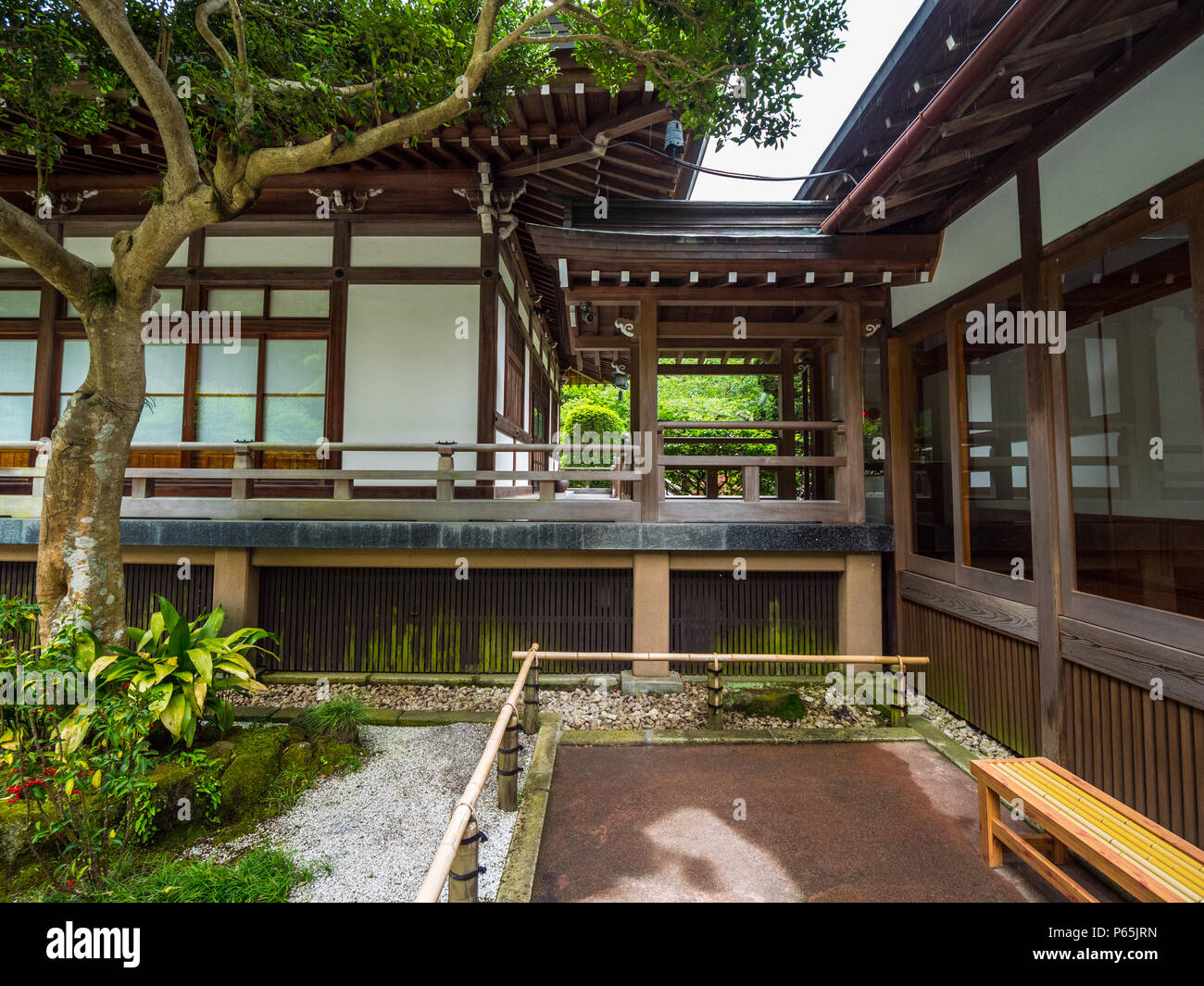 Casas japonesas tradicionales fotografías e imágenes de alta resolución -  Alamy