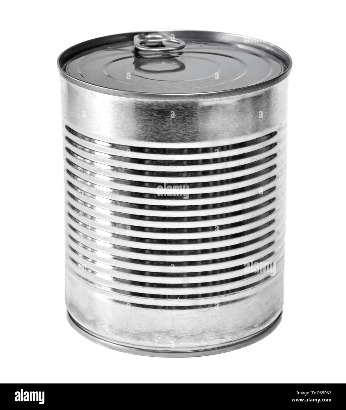 Una lata de metal o aluminio iluminado, aislado sobre fondo blanco.  Alimentos conservados Fotografía de stock - Alamy