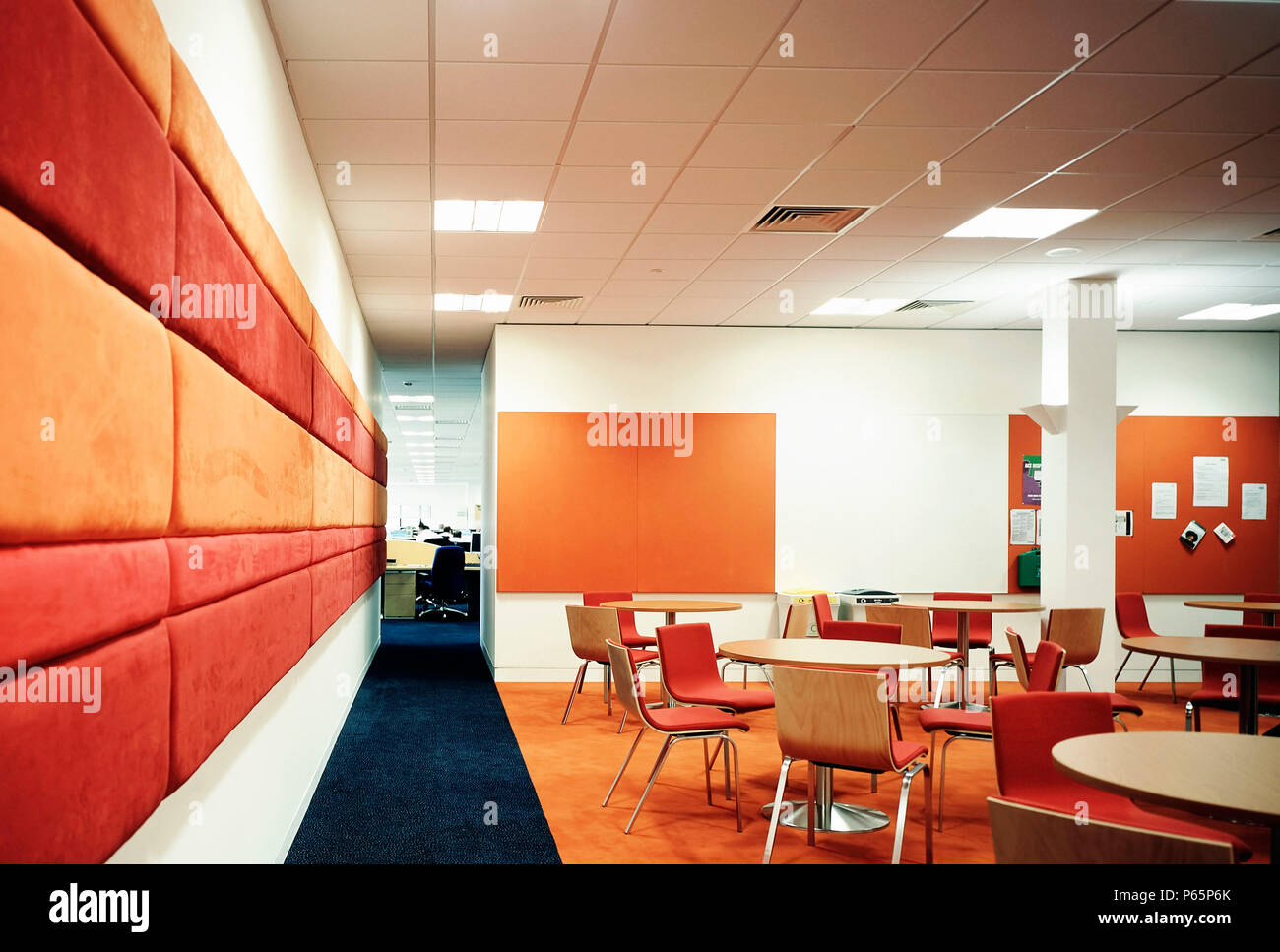Edificio de oficinas area de cafeteria fotografías e imágenes de alta  resolución - Alamy