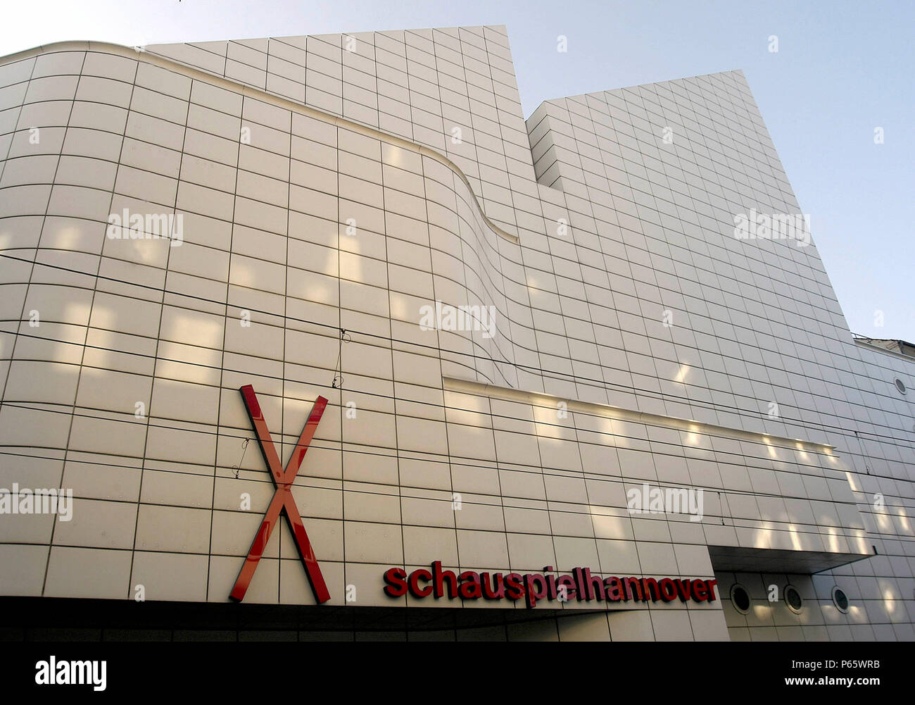Vista exterior de la gran fachada del teatro de Hannover, Alemania. Foto de stock