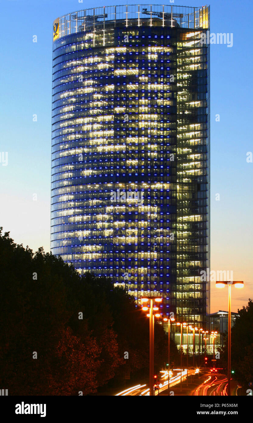 Torre de Post en Bonn, Alemania. Sede de Deutsche Post WorldNet AG; arquitecto: Helmut Jahn Foto de stock