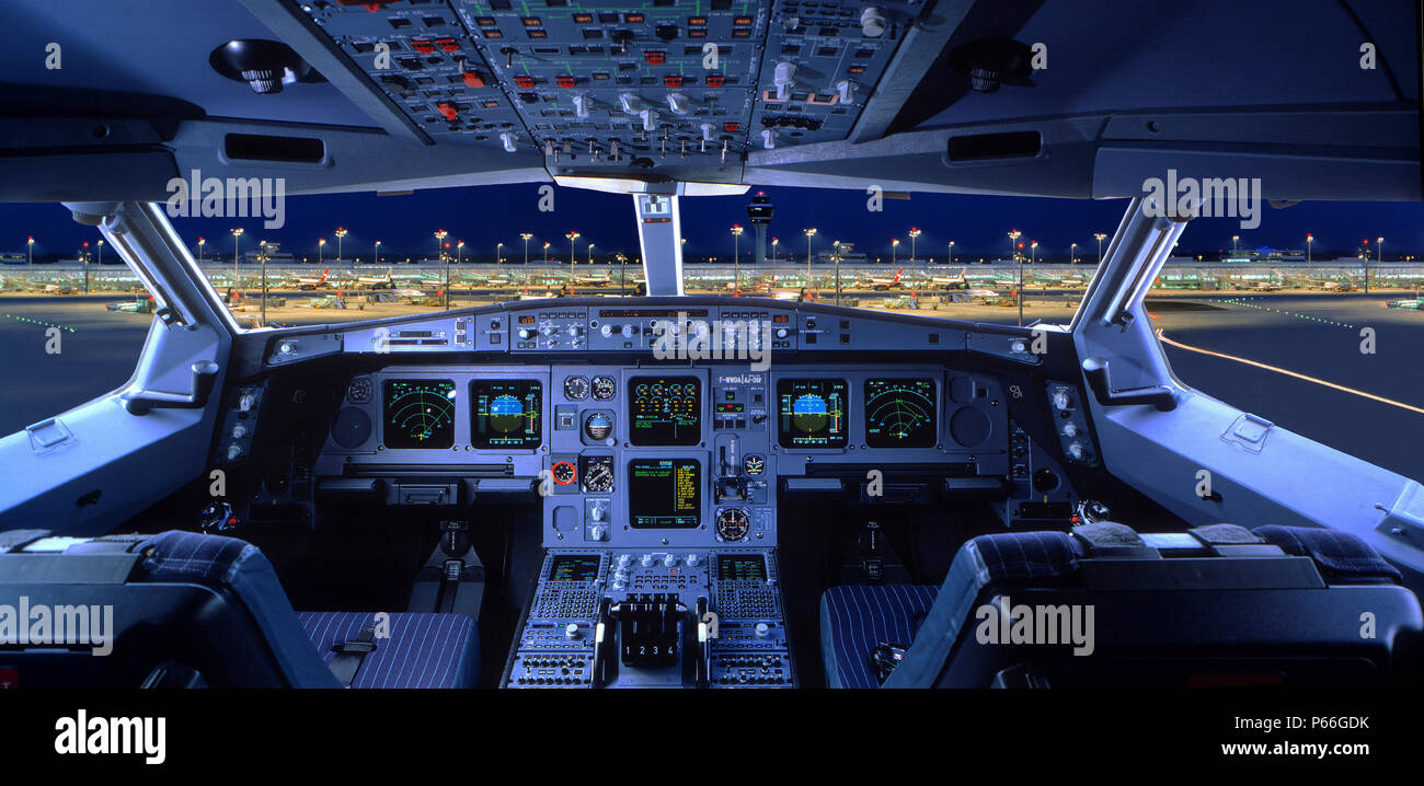 Piloto, cabina de vidrio aviones ligeros, D-ESOA Aquila A210 A01 Fotografía  de stock - Alamy