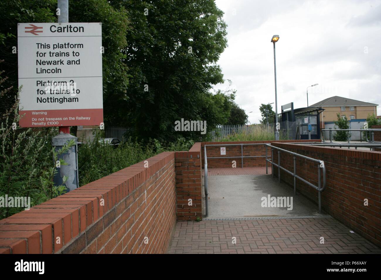 Rampas de acceso a la estación de Carlton, Nottinghamshire. 2007 Foto de stock
