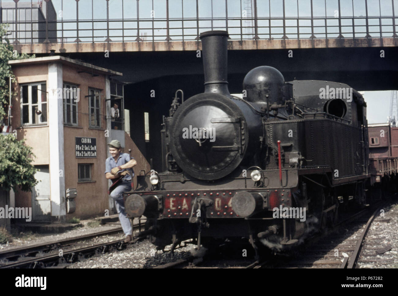 Una escena en Savonna muelles con Emilio Astengo nº 04 una 0-8-0T ex Ferrocarril Sud-Est (italiano nº 14 el lunes 4 de septiembre de 1972. Foto de stock