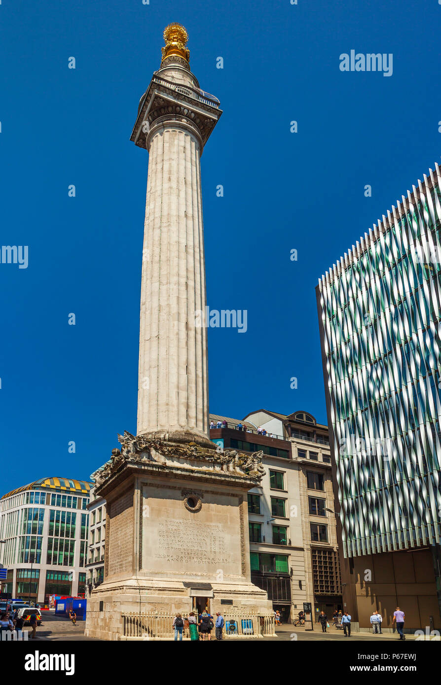 El monumento al Gran Incendio de Londres. Foto de stock