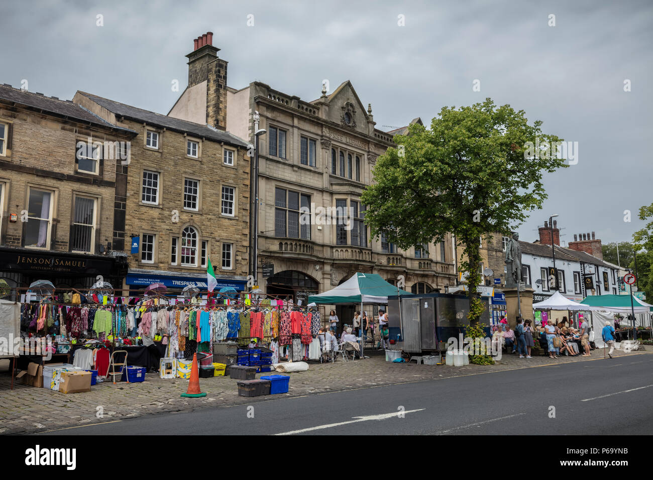 Mercado de la ciudad de skipton fotografías e imágenes de alta
