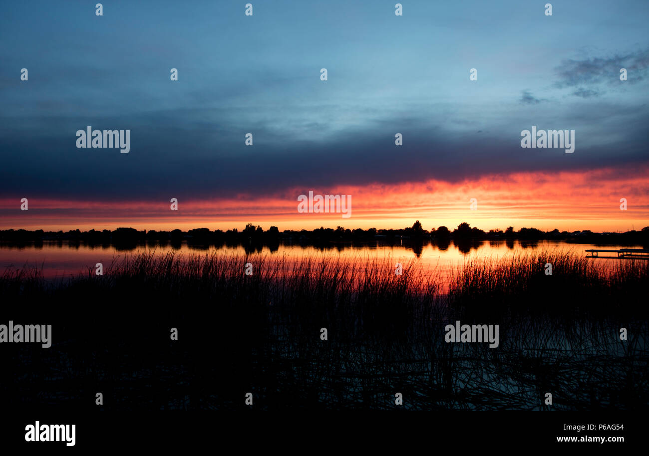 Uno de Moses Lake, Washington las famosas puestas de sol Foto de stock