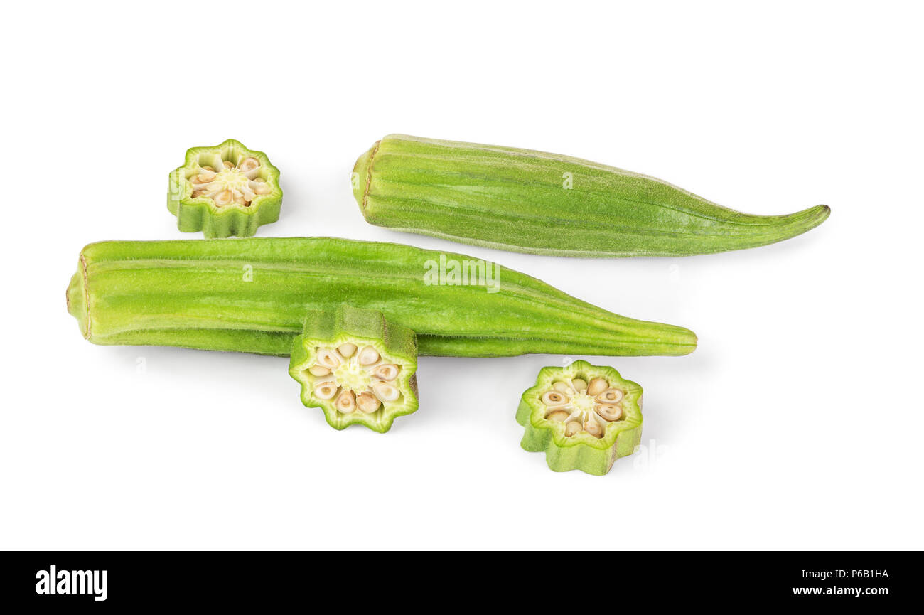 Okra fresca verdura también conocido como lady's dedos sobre fondo blanco. Foto de stock