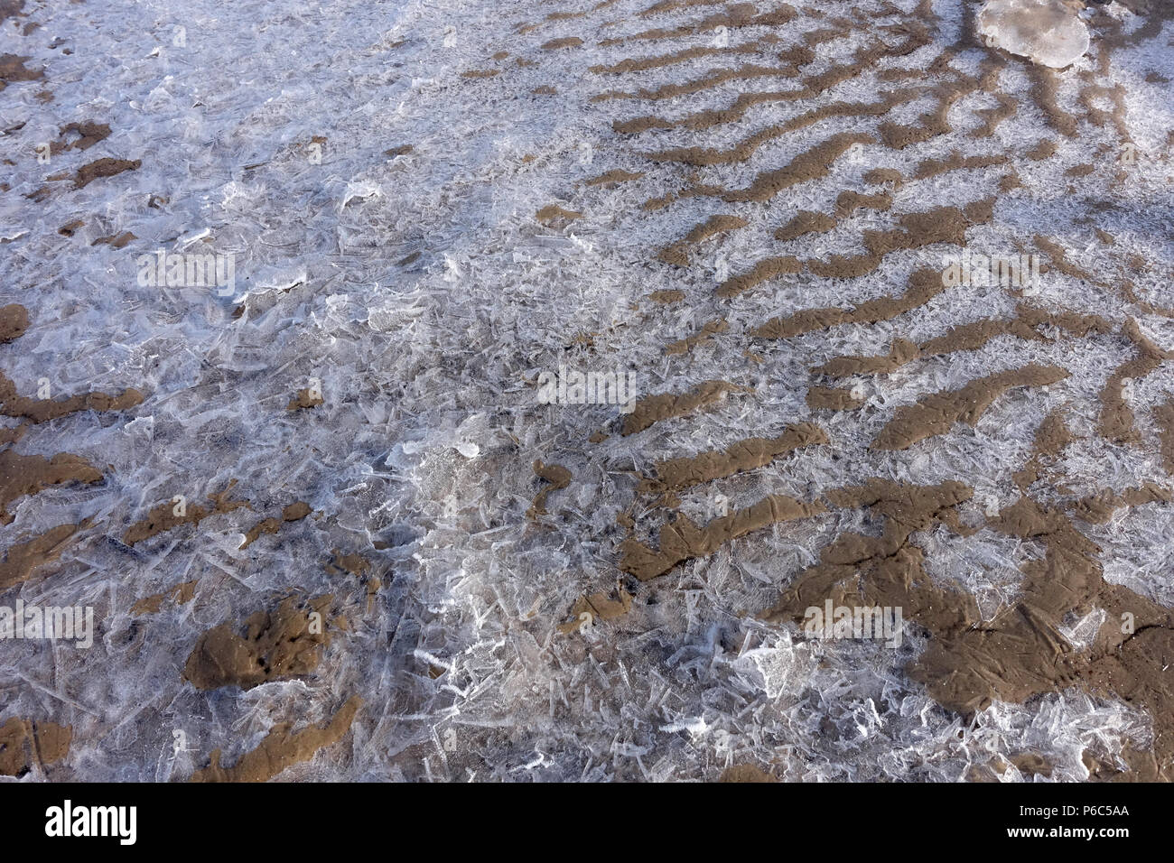 Ahlbeck, Alemania, el agua congelada en la playa Foto de stock