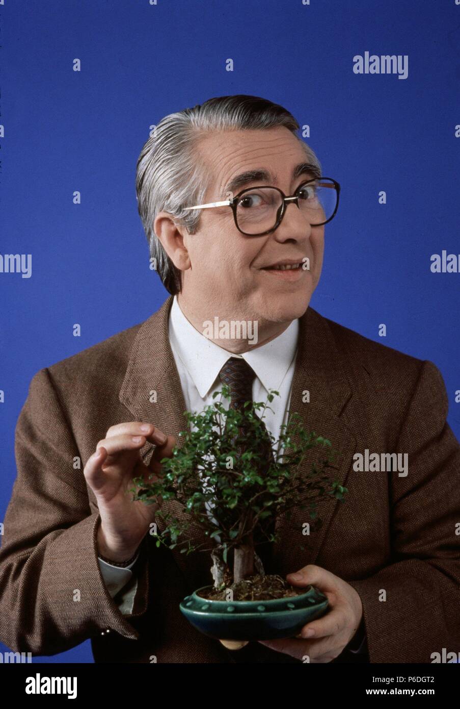 COLL, José Luis. ESCRITOR Y HUMORISTA ESPA¿OL. FOTO DE UN¿O 1975 Fotografía  de stock - Alamy