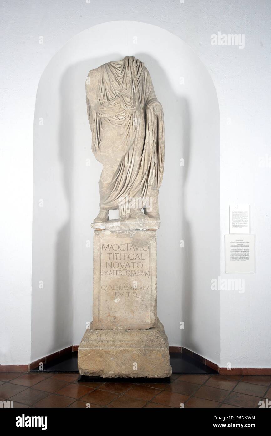 ESCULTURA. ESTATUA DE TOGADO PROCEDENTE DEL TEATRO ROMANO de Segobriga