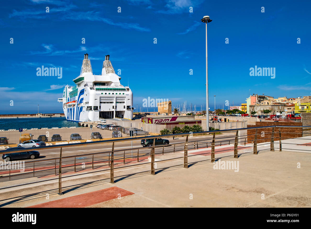 Italia Cerdeña Porto Torres - El puerto Fotografía de stock - Alamy