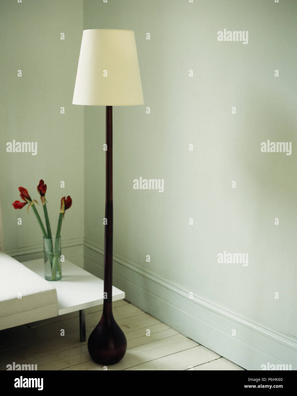 Lámpara de esquina moderna fotografías e imágenes de alta resolución - Alamy