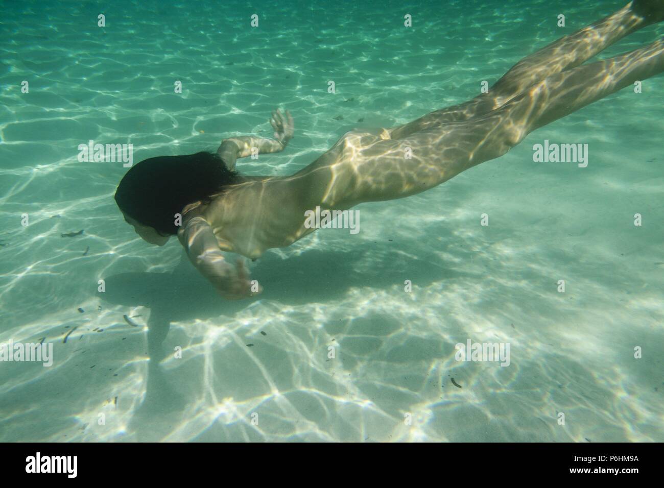 Mujer desnuda buceando, Cala Marmols, Ses Salines, Mallorca, islas  baleares, España, Europa Fotografía de stock - Alamy