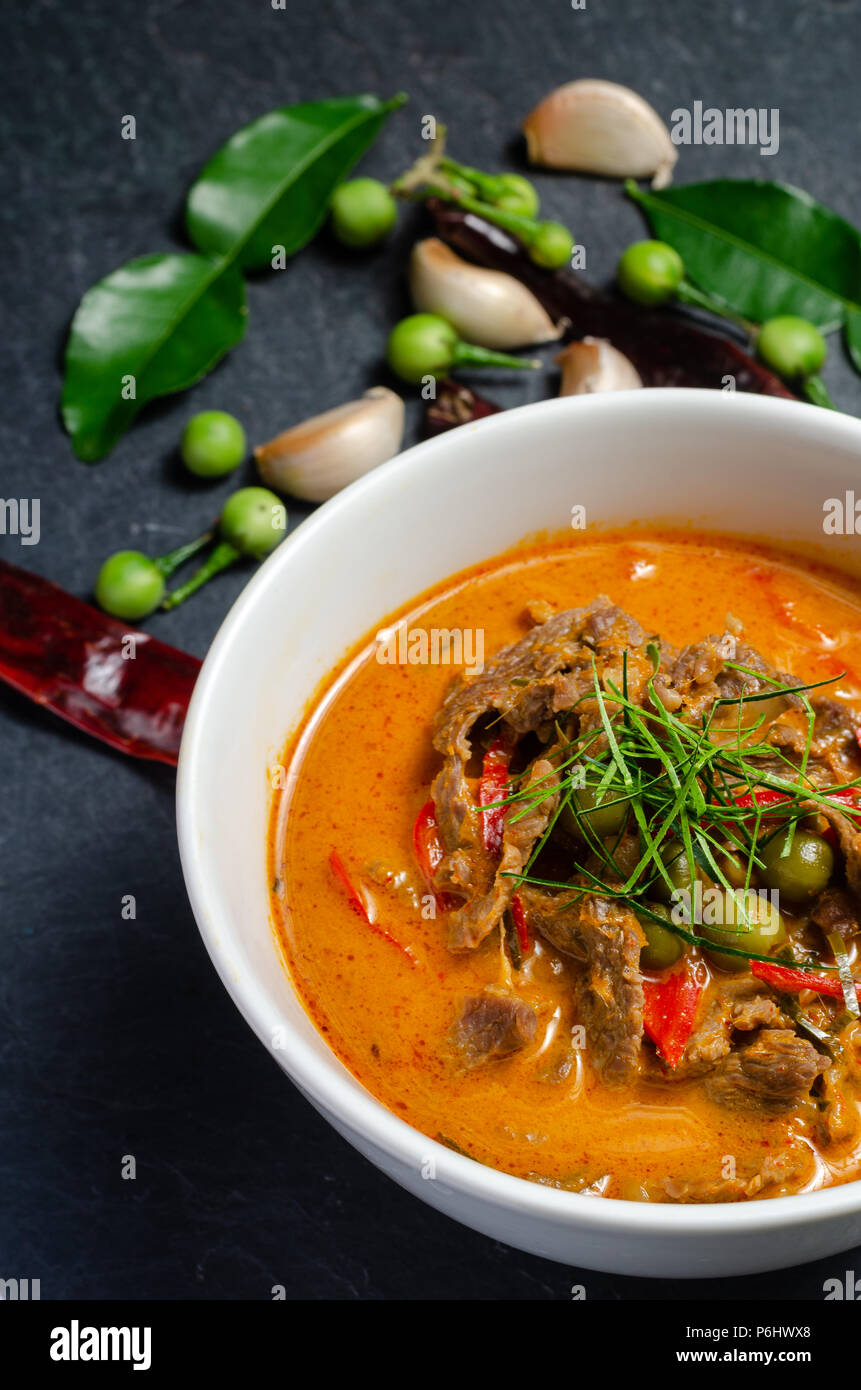 Panang curry rojo tailandés chili con carne Foto de stock